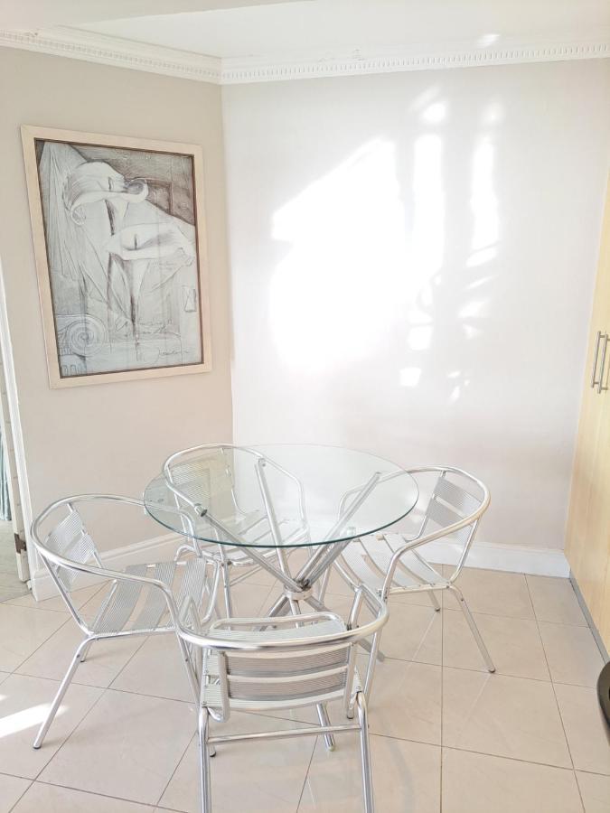 3 Bedroom Sea Facing Family Apartment Cape Town Moullie Point Eksteriør bilde
