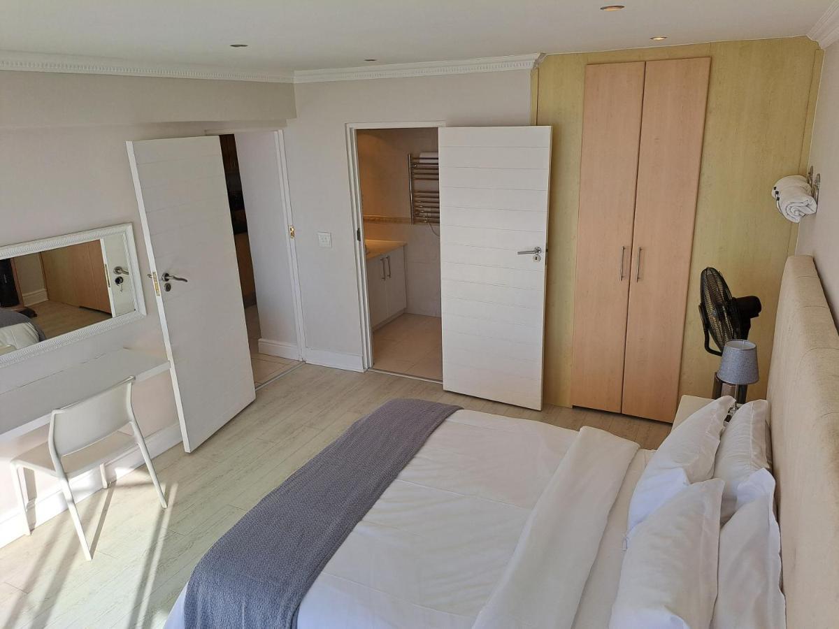 3 Bedroom Sea Facing Family Apartment Cape Town Moullie Point Eksteriør bilde