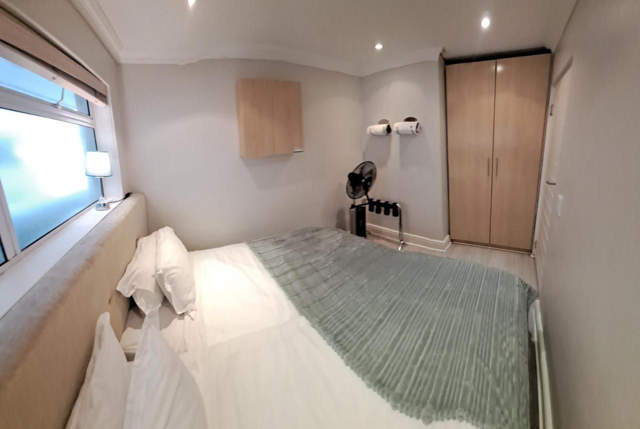 3 Bedroom Sea Facing Family Apartment Cape Town Moullie Point Eksteriør bilde